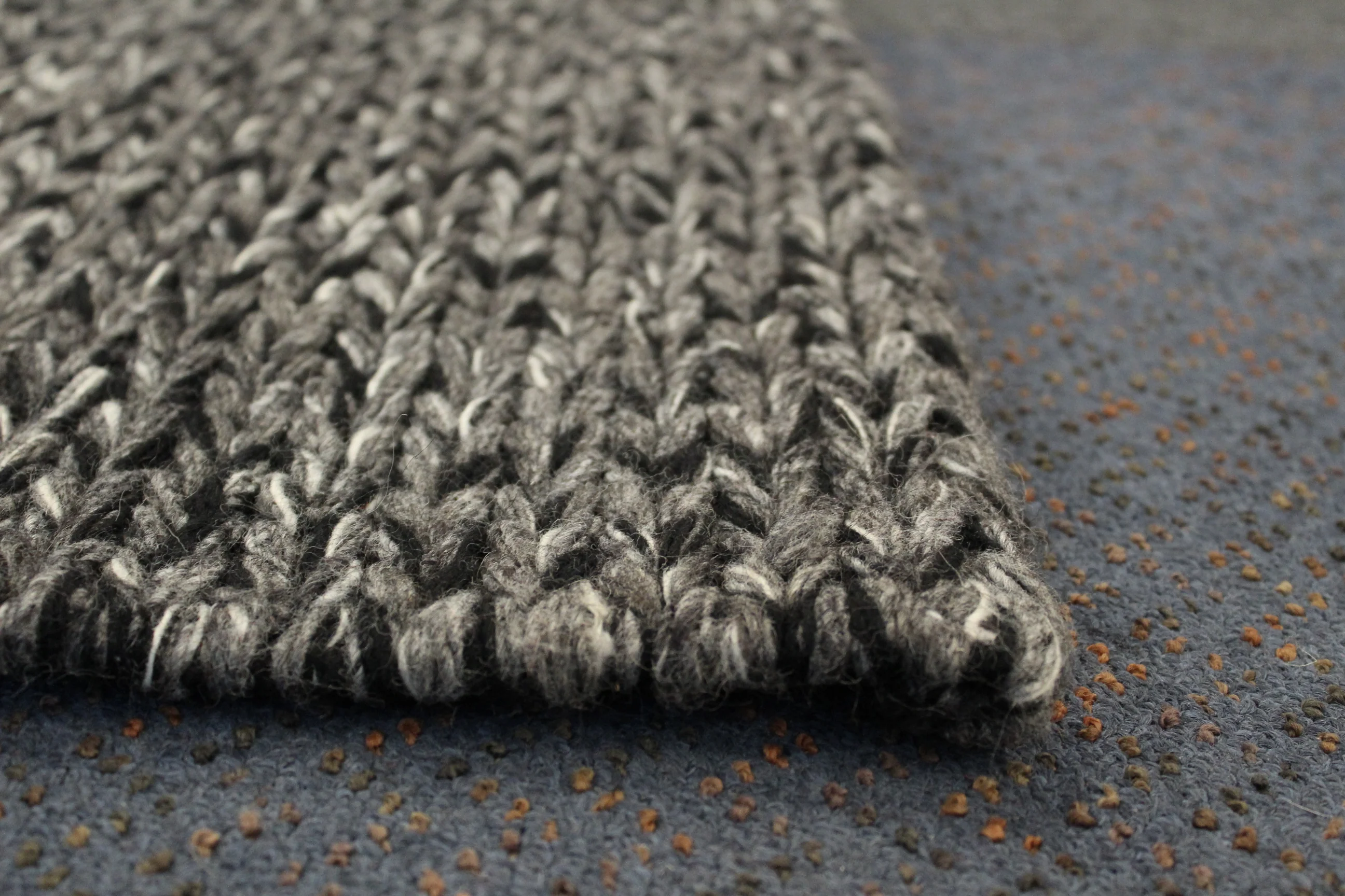 Indian Handwoven Rug - 233 cm x 131 cm - Image 5