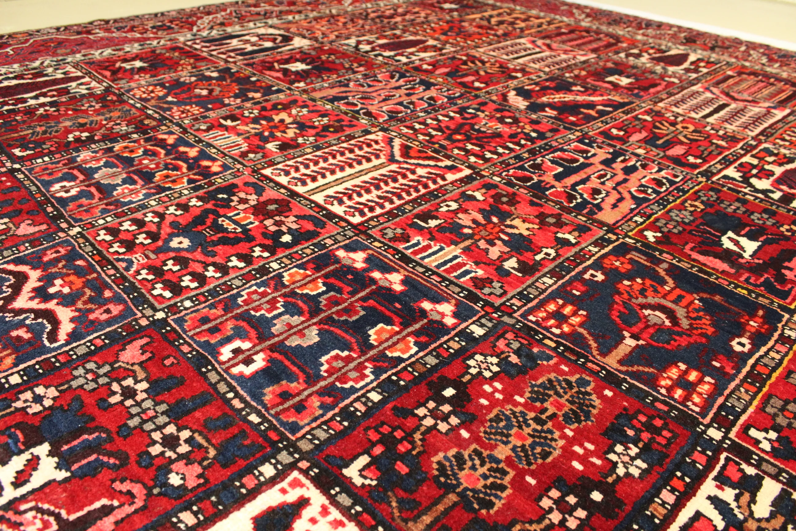Bakhtiari Rug - 400 cm x 297 cm - Image 11