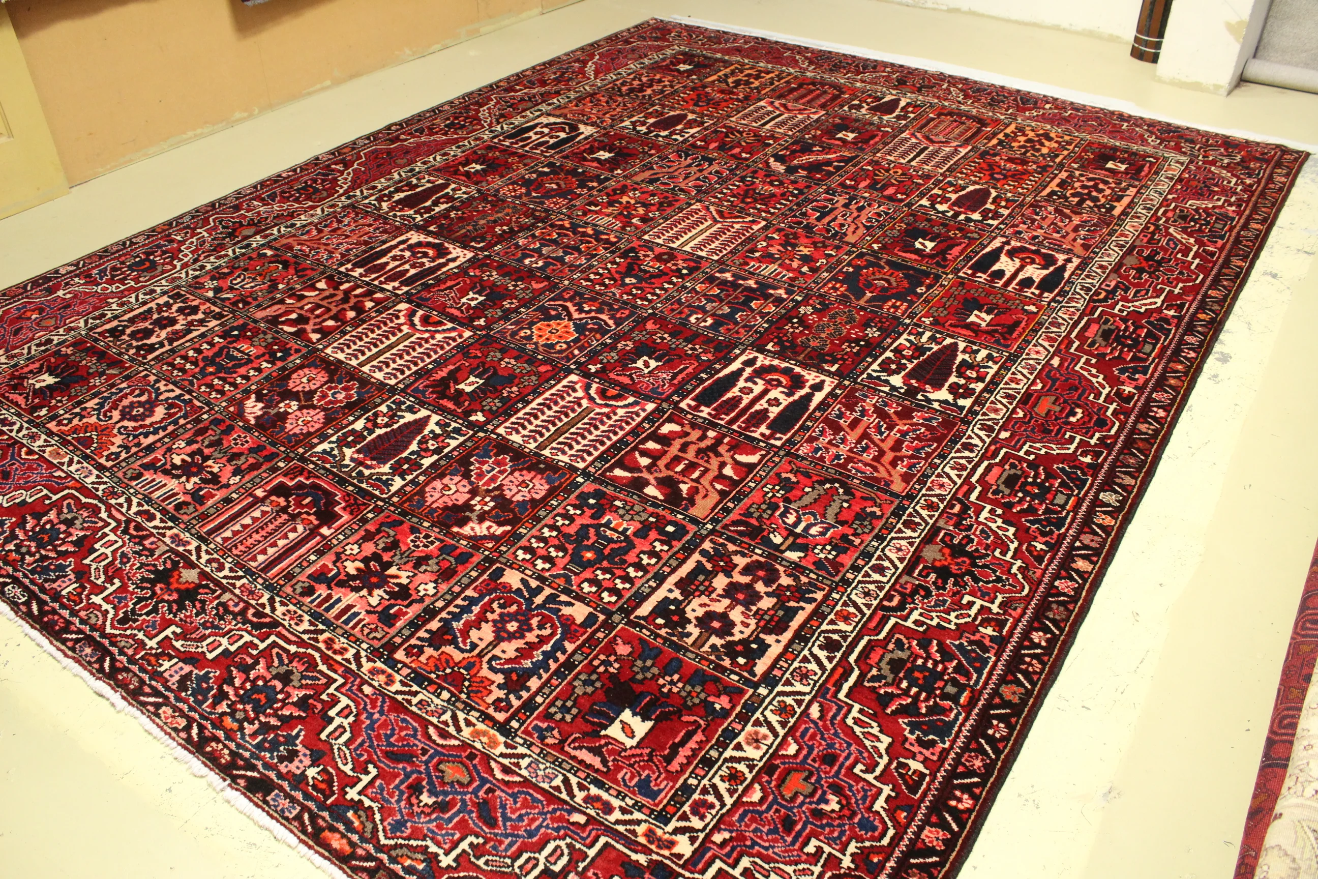 Bakhtiari Rug - 400 cm x 297 cm - Image 3