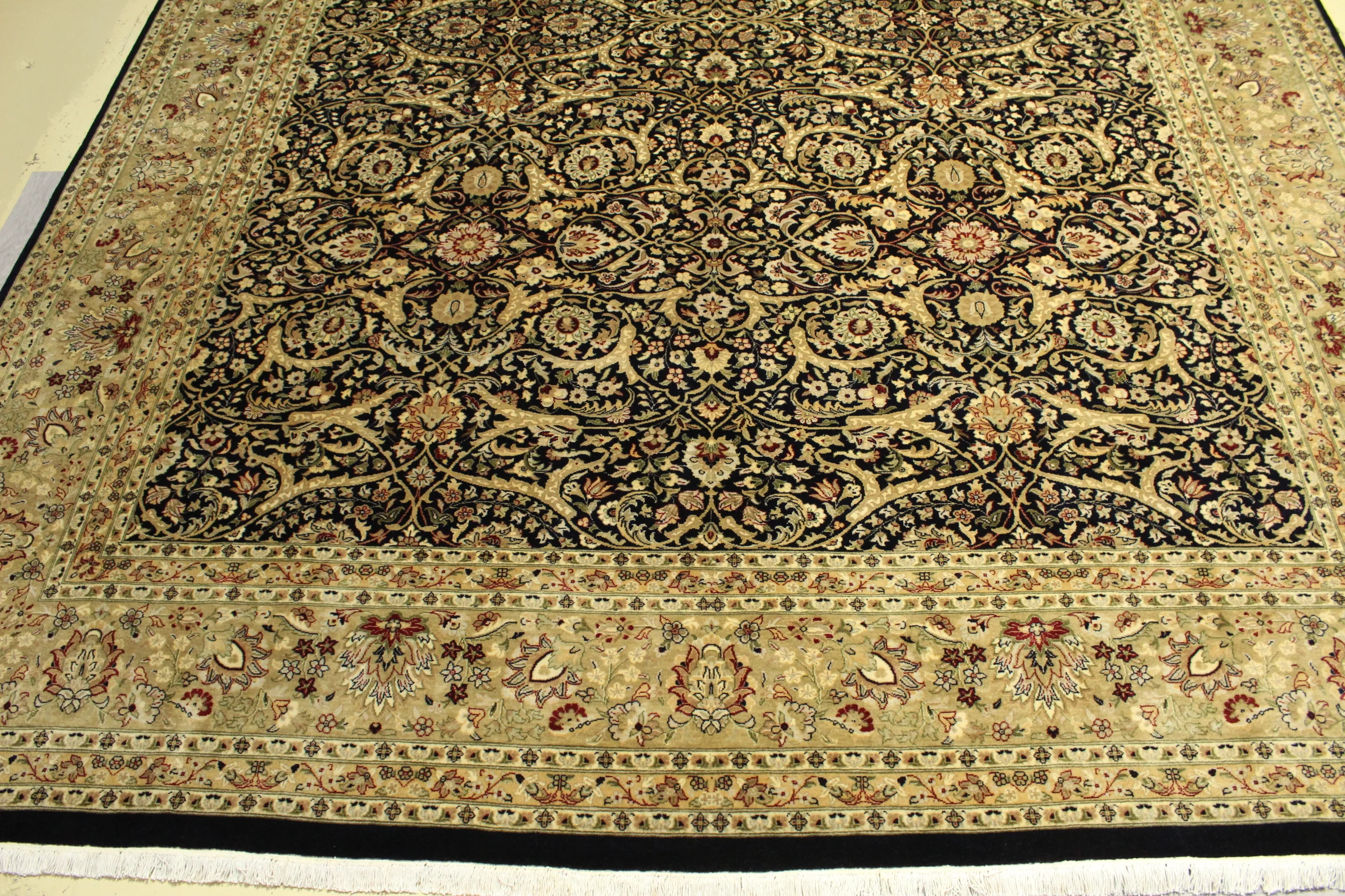 Kashmiri Rug - 358 cm x 268 cm - Image 4