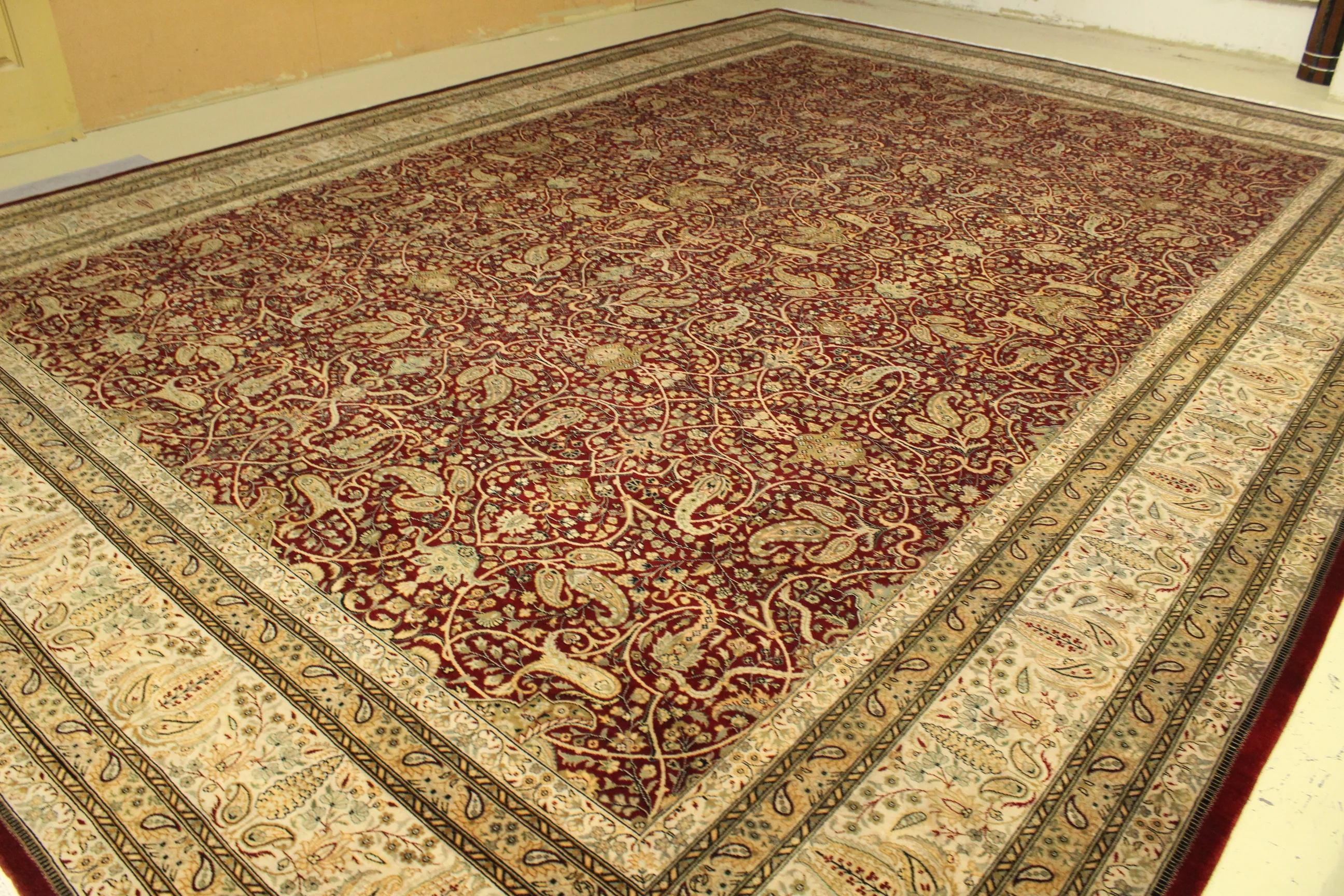 Kashmiri Rug - 428 cm x 307 cm - Image 4