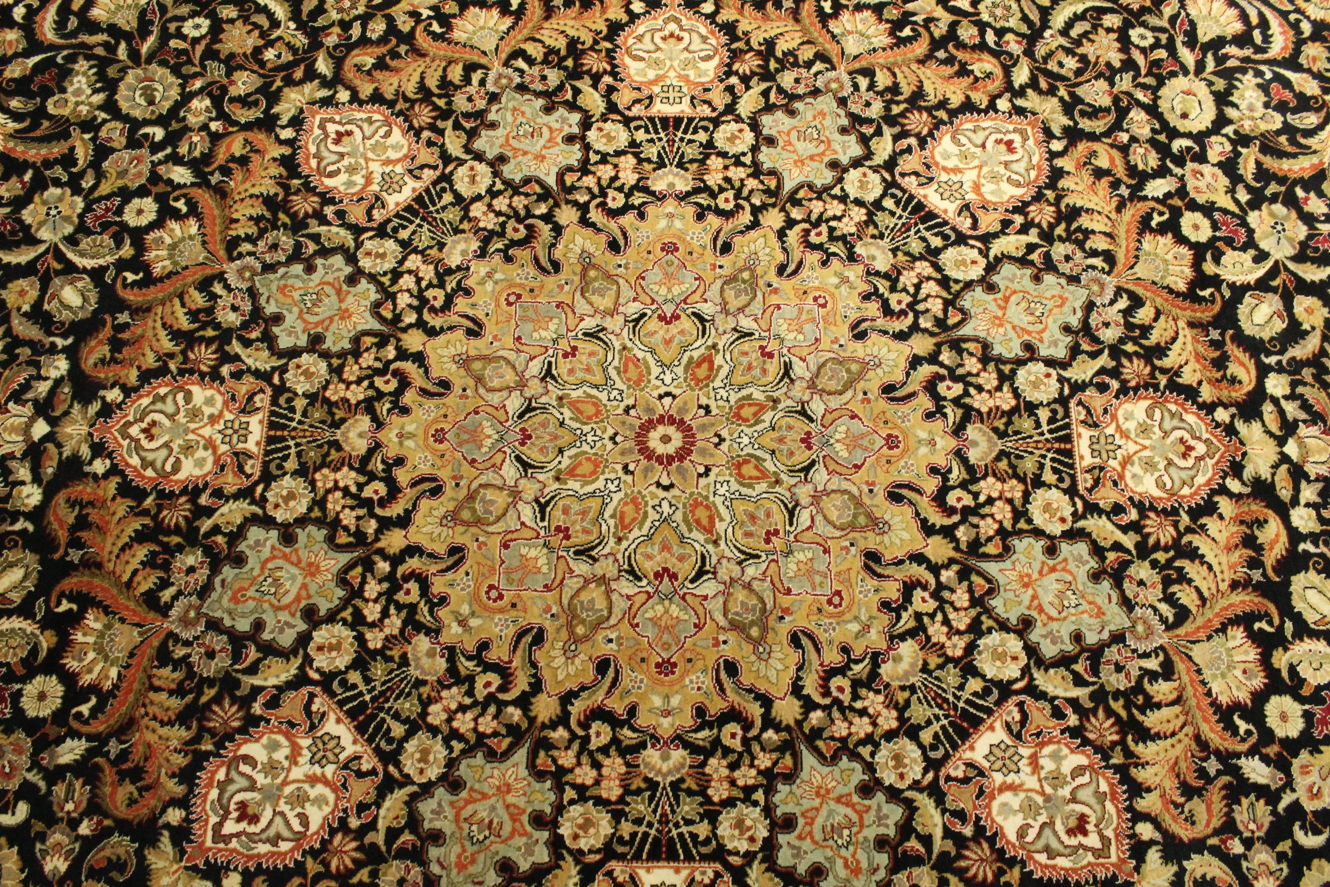 Kashmiri Rug - 379 cm x 272 cm - Image 7