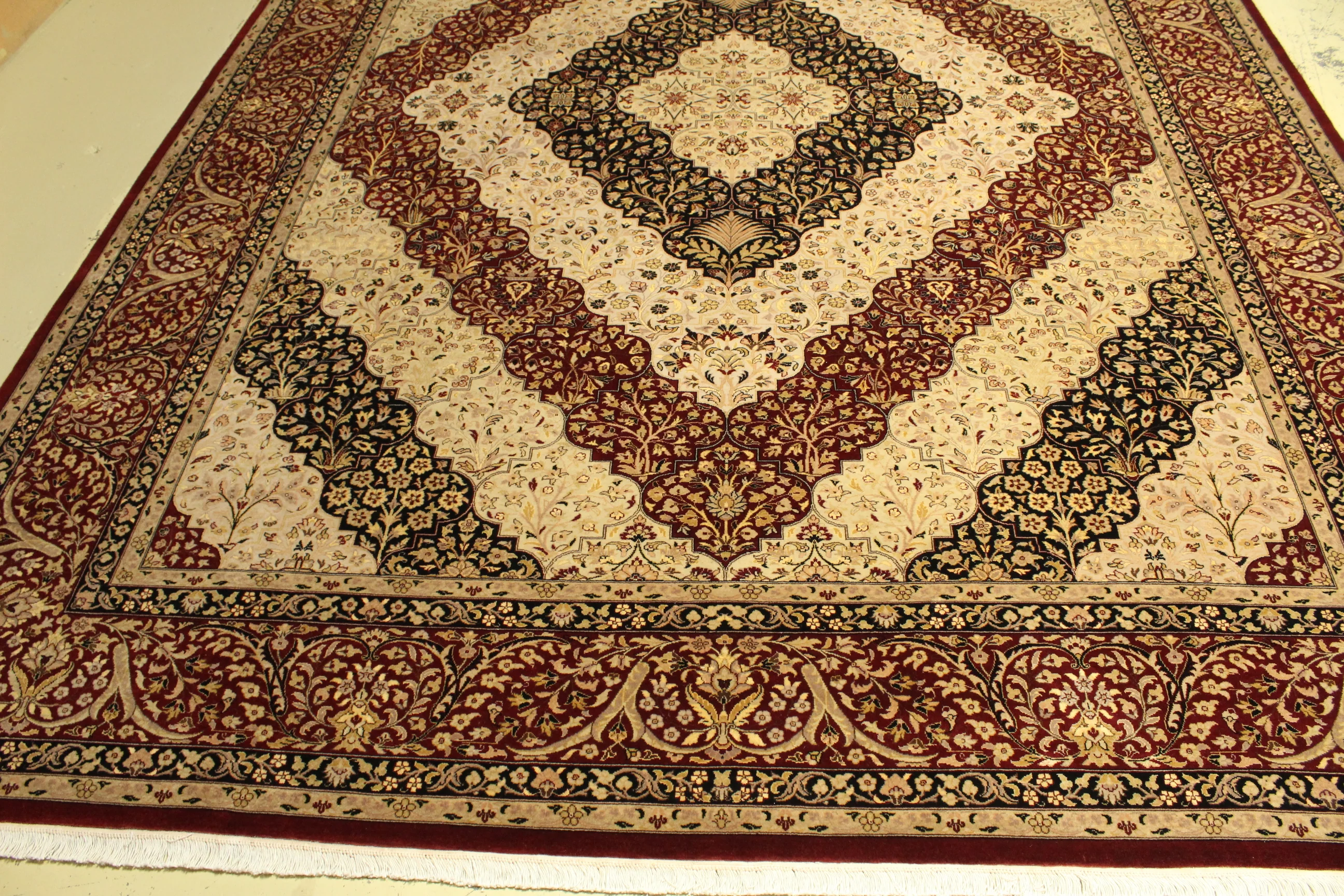 Kashmiri Rug - 370 cm x 276 cm - Image 5