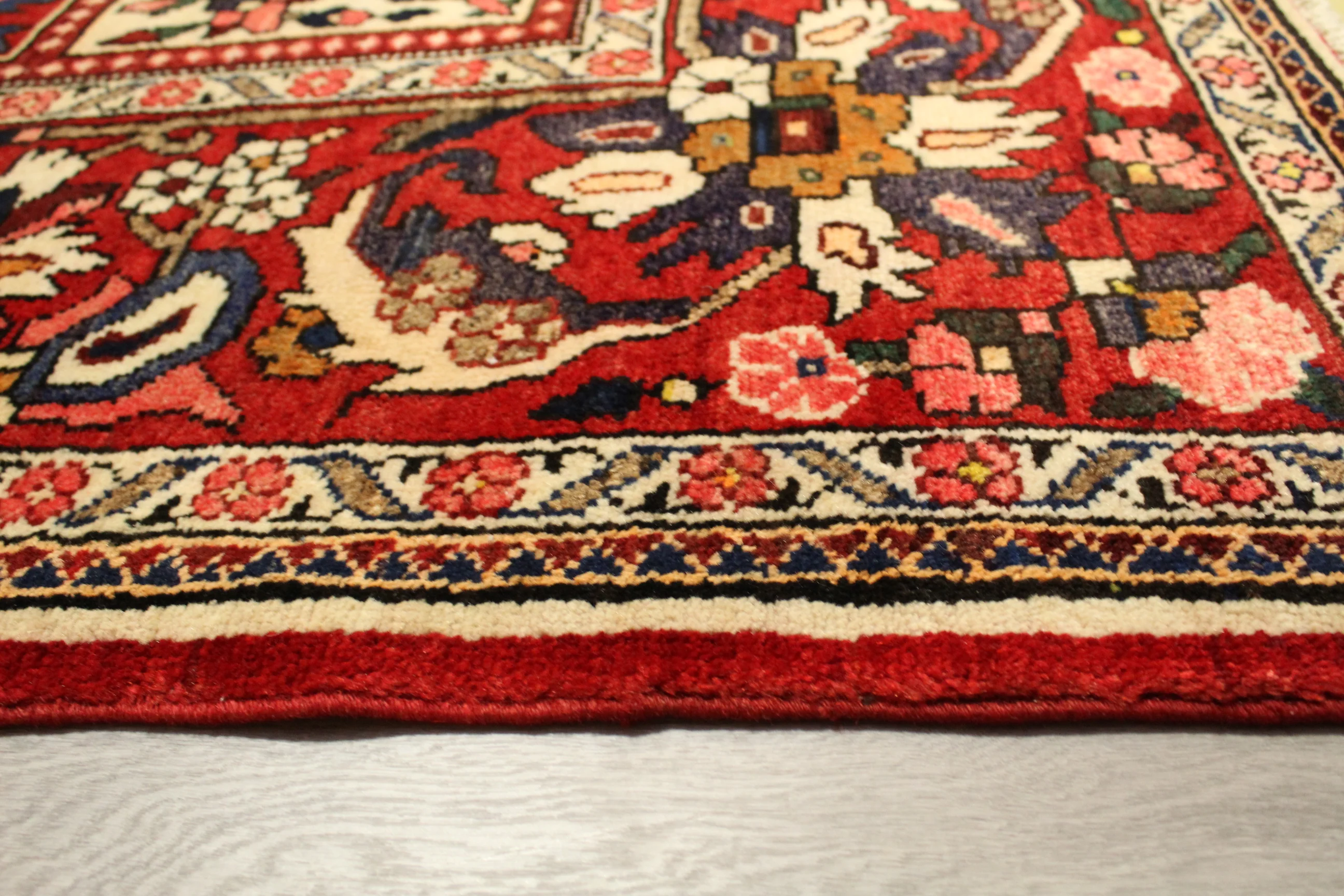 Bakhtiari Rug - 385 cm x 300 cm - Image 15