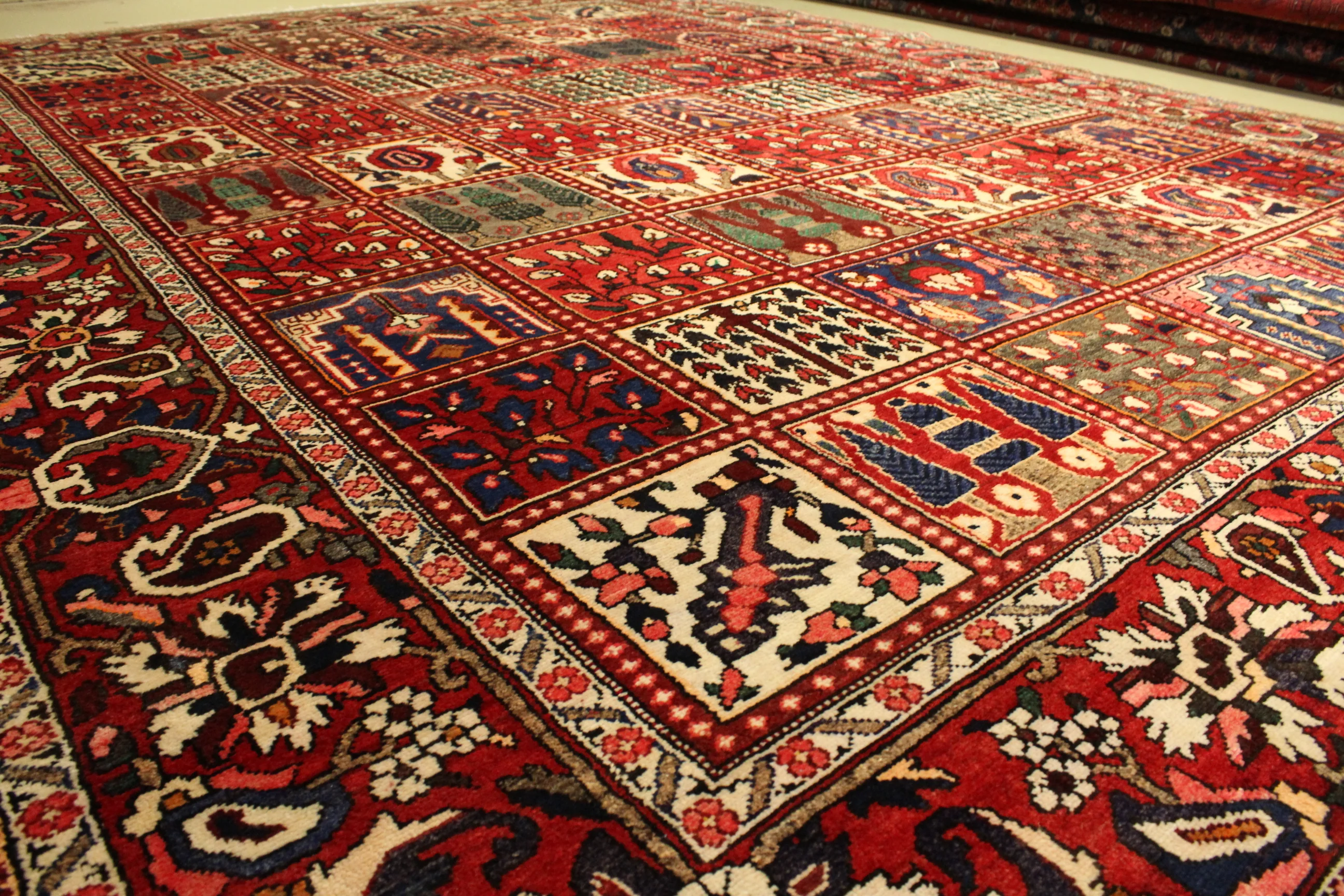 Bakhtiari Rug - 385 cm x 300 cm - Image 4