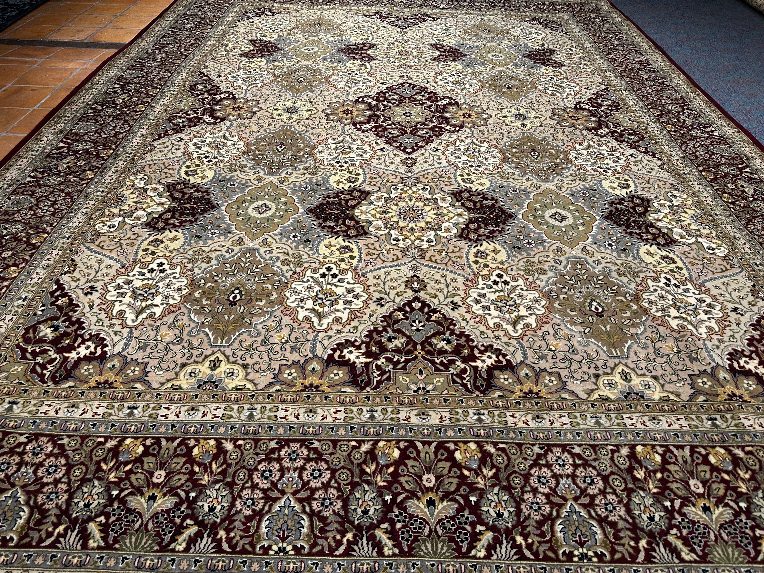 Kashmiri Rug - 378 cm x 273 cm - Image 7