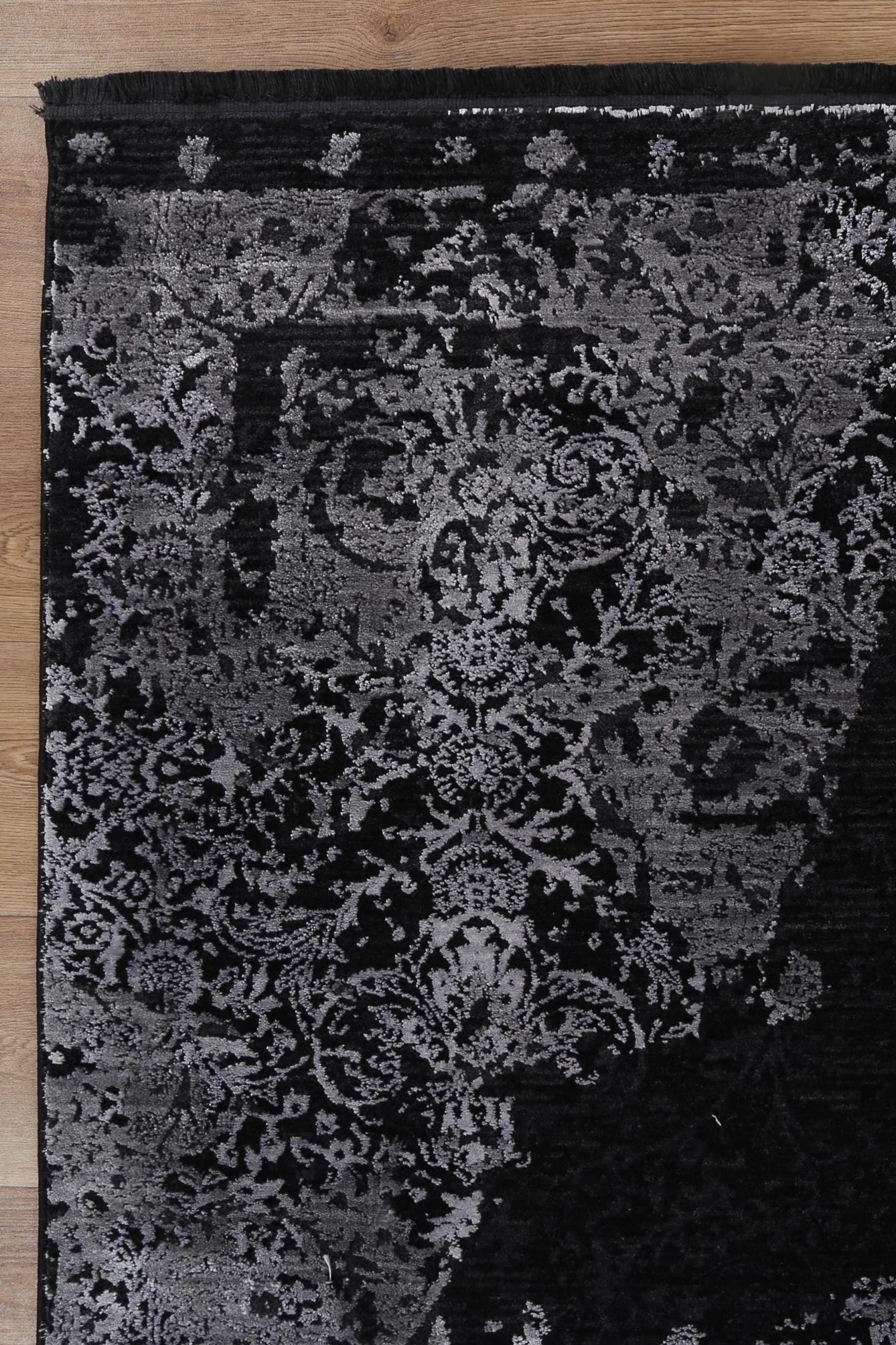 Brooklyn 400 Silver Medallion Rug - Image 3