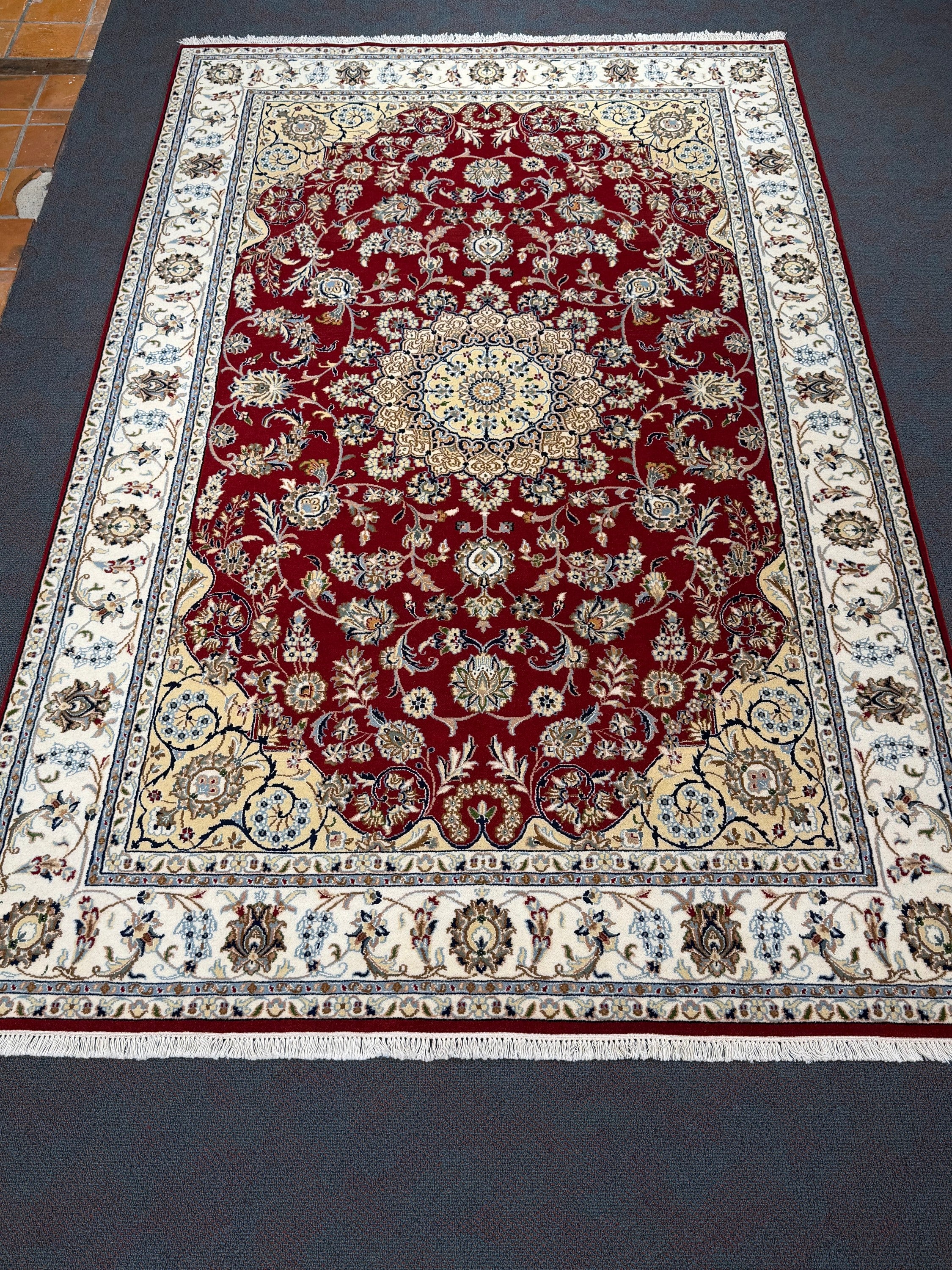 Nain Rug  - 304 cm x 193 cm - Image 3