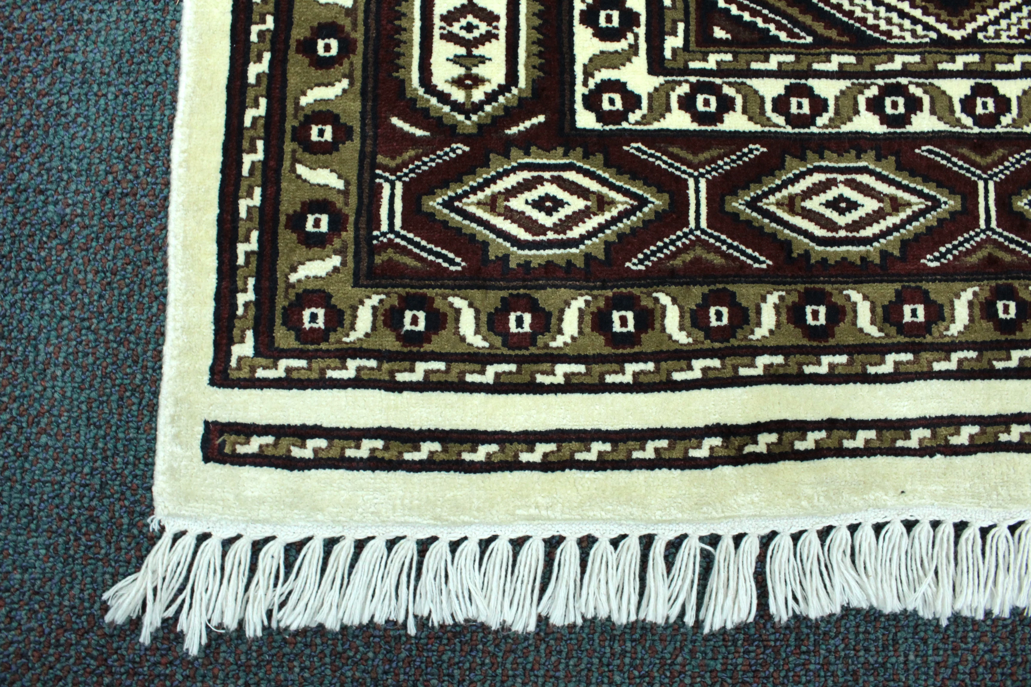 Kashmiri Rug  - 281 cm x 207 cm - Image 6