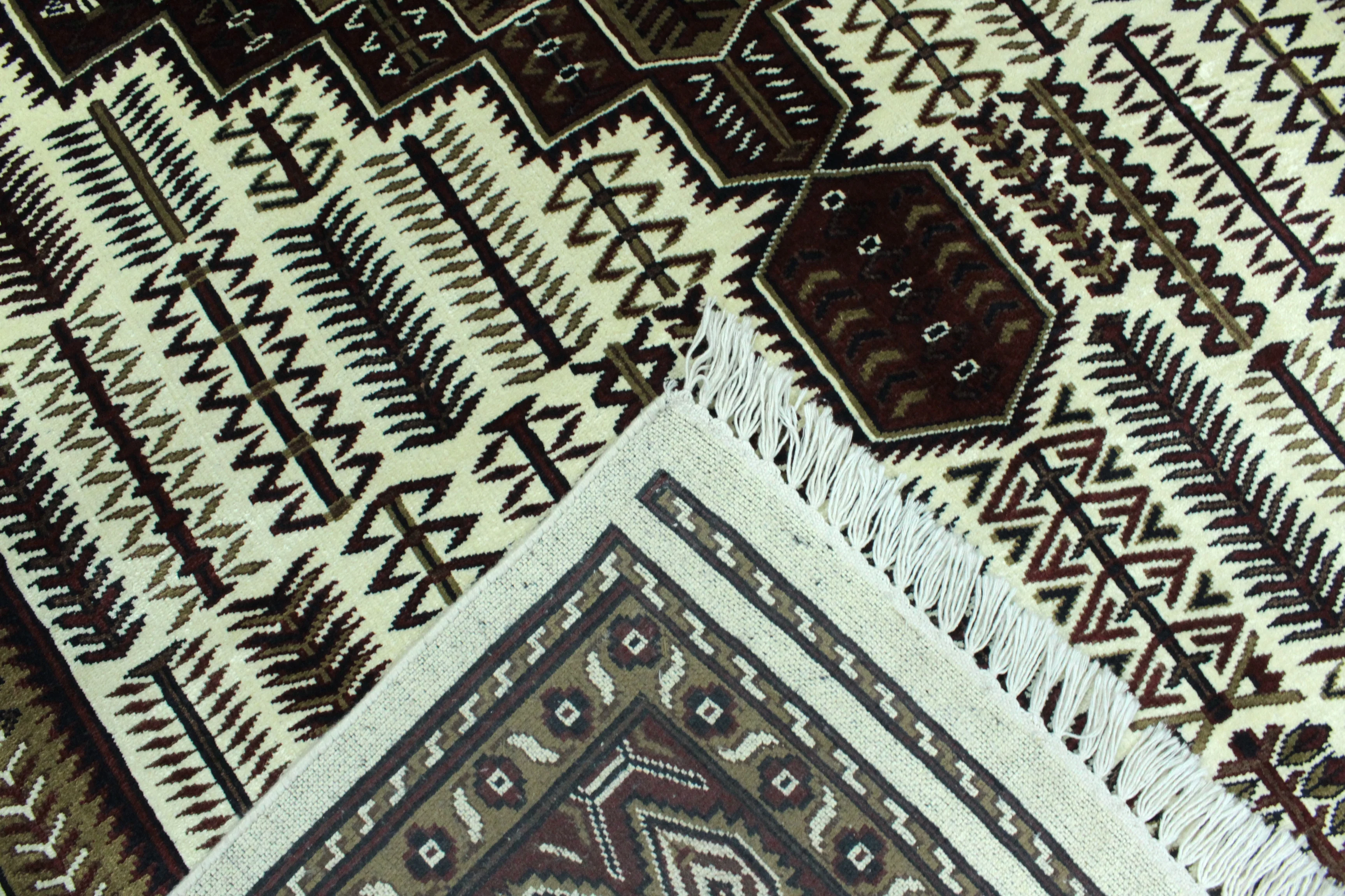 Kashmiri Rug  - 281 cm x 207 cm - Image 8