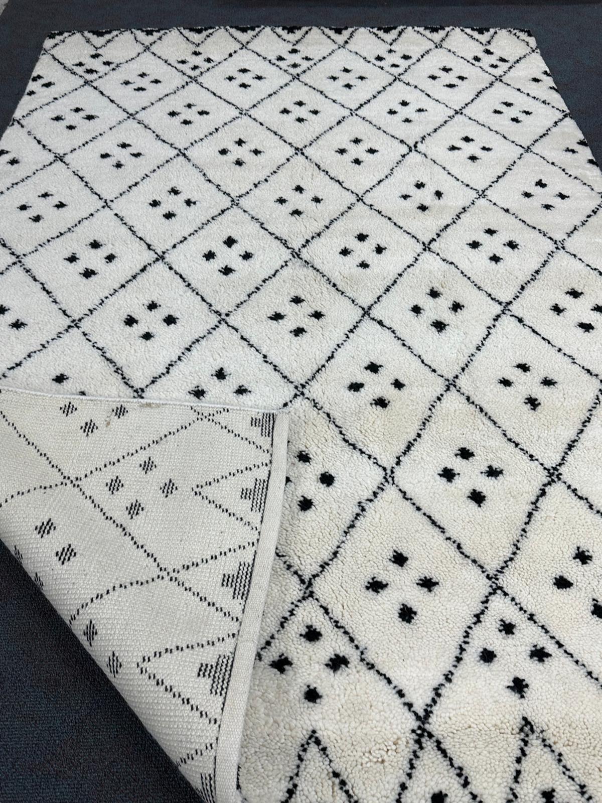 Moroccan Rug - 278 cm x 188 cm - Image 5