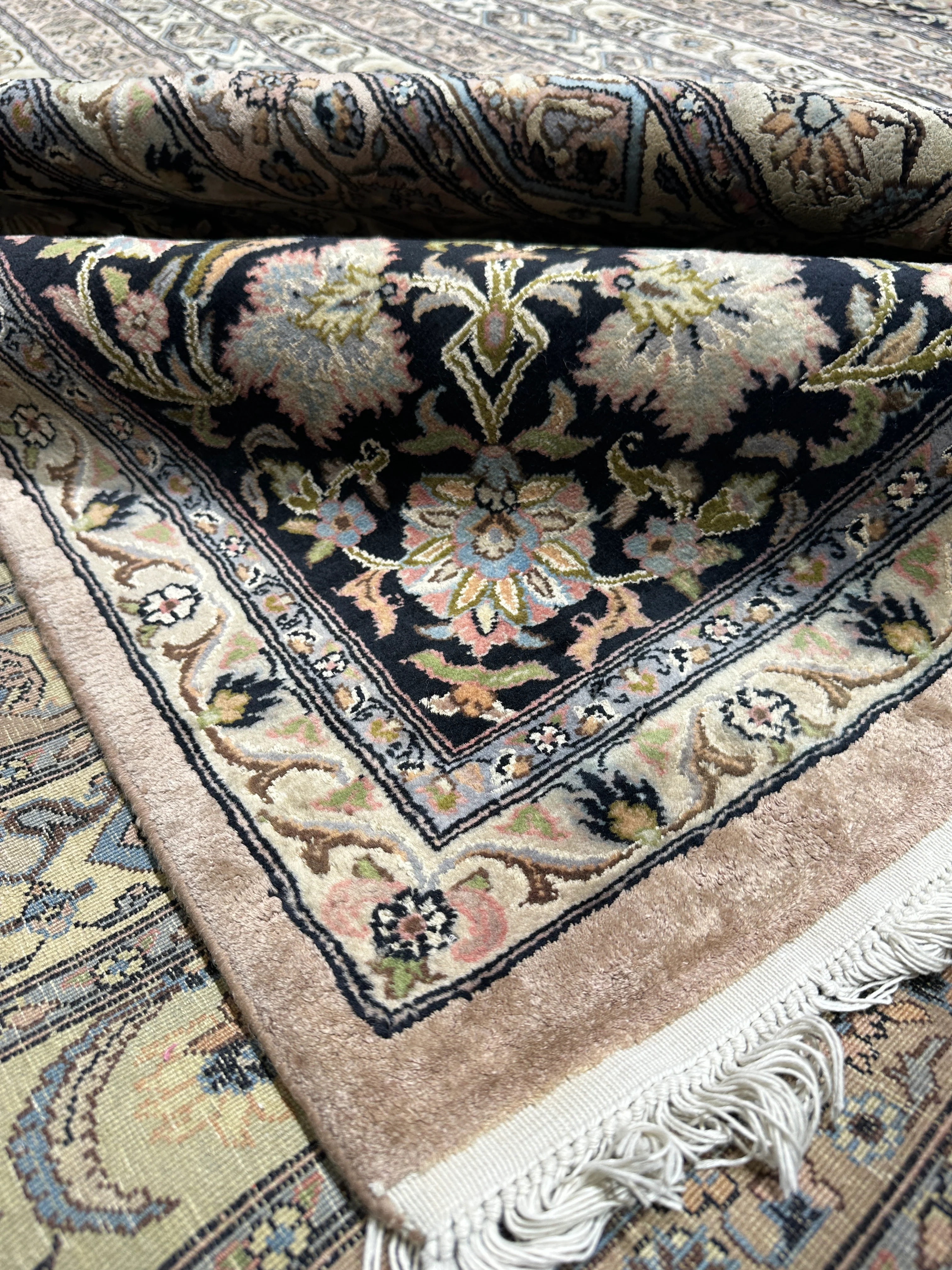 Kashmiri Rug - 321 cm x 244 cm - Image 8