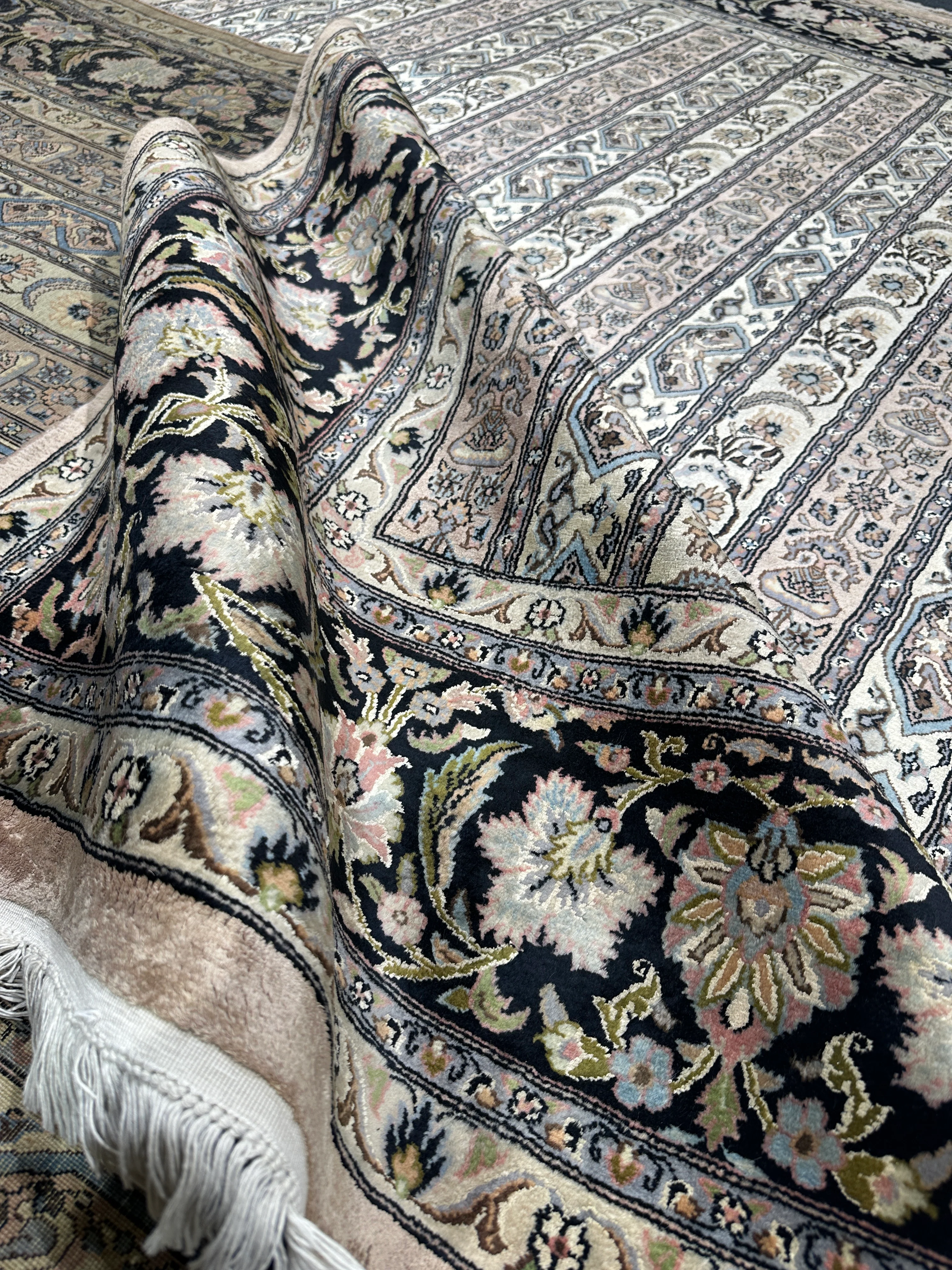 Kashmiri Rug - 321 cm x 244 cm - Image 9